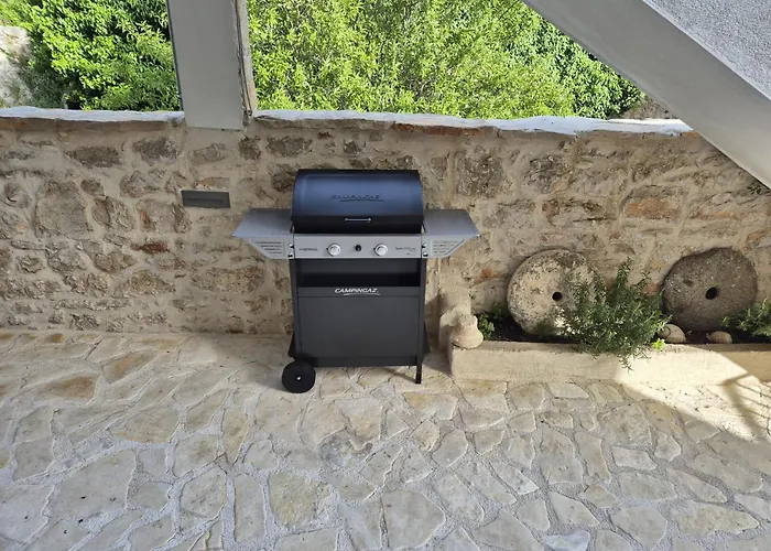 Apartman Meli In Village Brusje