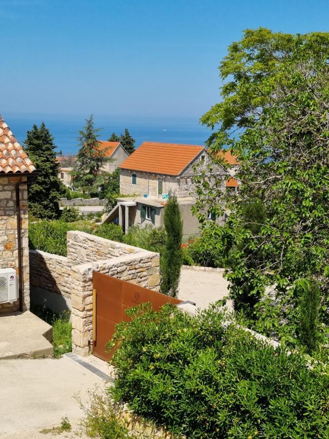 Meli In Village Brusje
